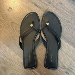 Tory Burch Black Leather Classic Shoe!